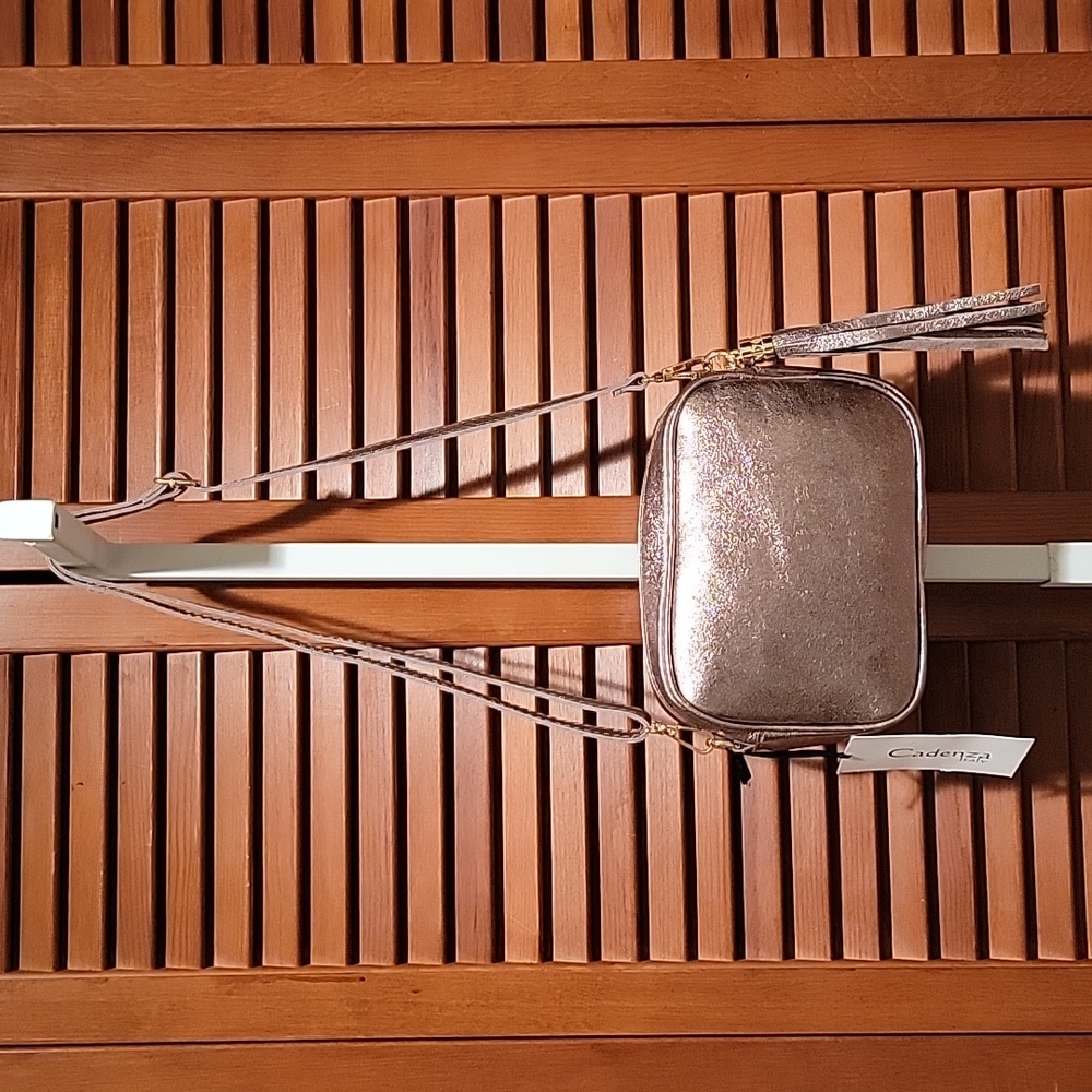 CREDENZA ITALY METALLIC GOLD CROSSBODY/ SHOULDER BAG WITH TASSLE - Picture 8 of 12
